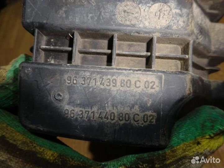 Корпус воздушного фильтра Peugeot 307 2001-2007