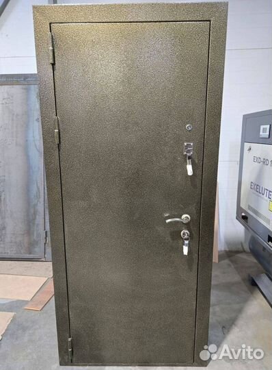 Техническая дверь металлическая