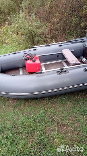 Лодка с мотором