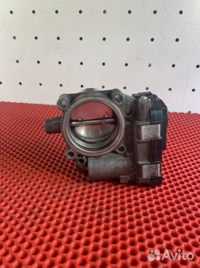 Volkswagen Tiguan 1,4 л. турбо дросельная заслонка