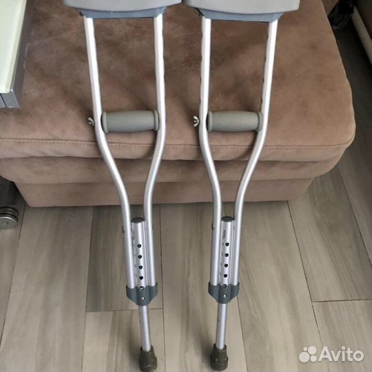 Детские костыли (можно напрокат)