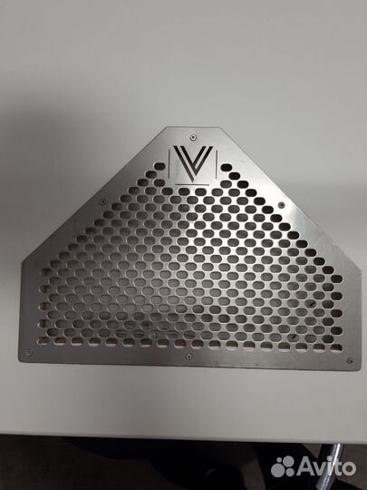 Маникюрный столы с вытяжкой