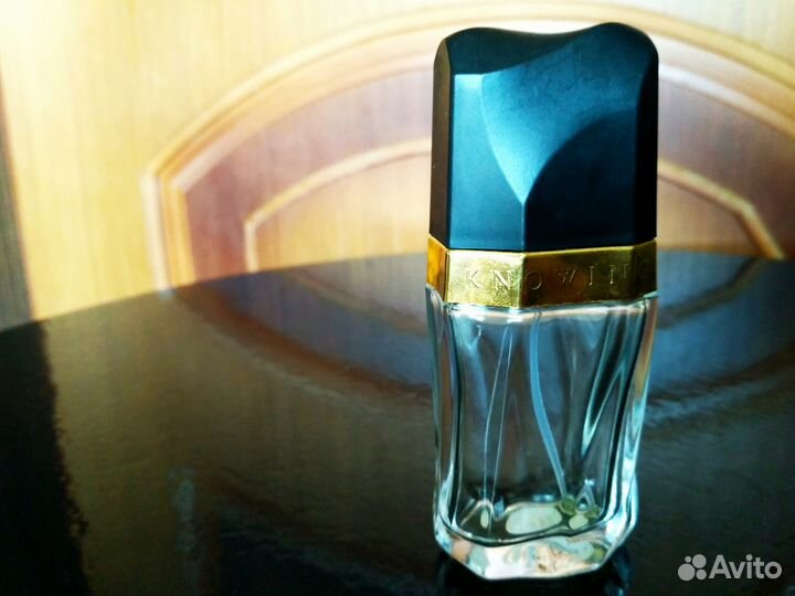 Коллекция флаконов от туалетной воды и духов