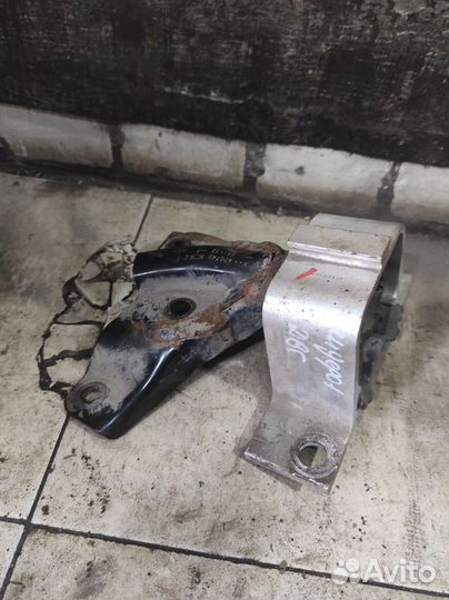 Подушка двигателя Renault Sandero 1