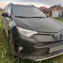 Toyota RAV4 2.2 AT, 2019, битый, 135 000 км, с пробегом, цена 2 650 000 руб.