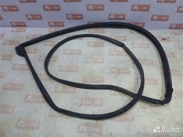Уплотнительная резинка стекла передняя левая