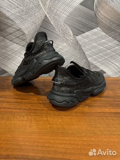 Кроссовки Adidas ozweego размер 43
