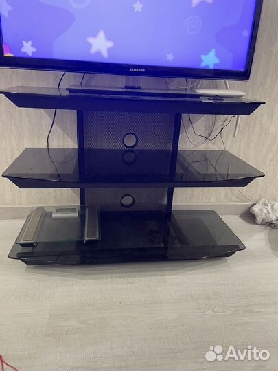 Стеклянная тумба под телевизор