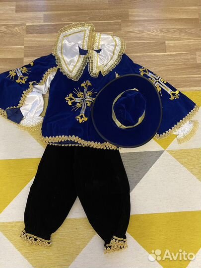 Костюм карнавальный (мушкетёр)