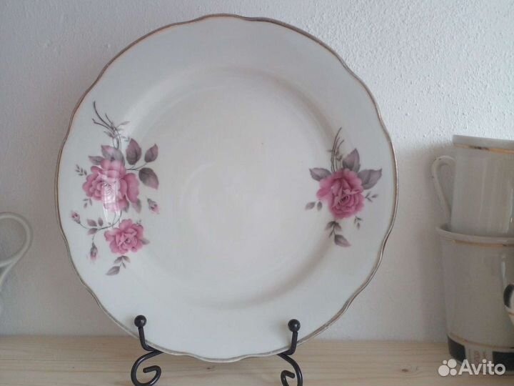 Тарелки салатник молочник чашки разные