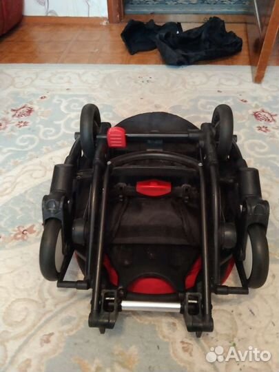 Прогулочная коляска yoya