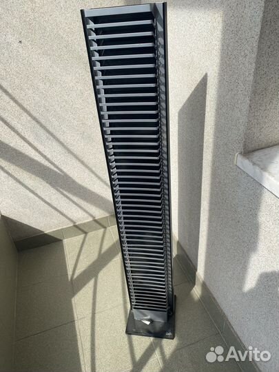 Дизайнерская стойка для CD/DVD дисков