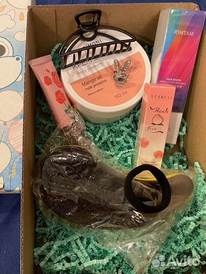 Подарок в коробке любимой маме девушке бьютибокс