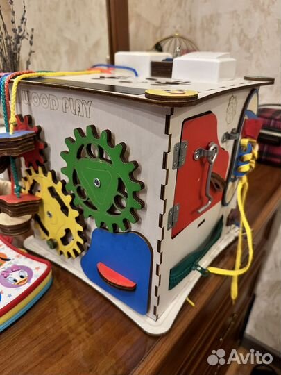 Бизиборд домик