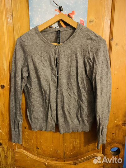 Отдам за благодарность женские вещи