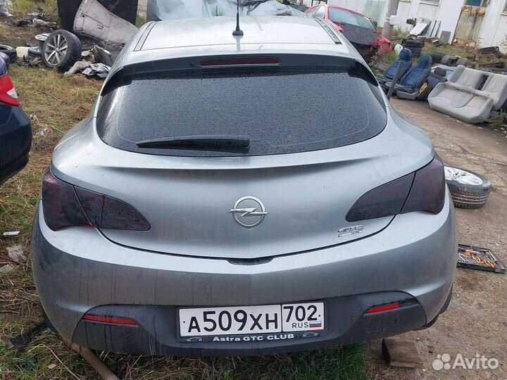 Крышка багажника Опель Астра J GTC