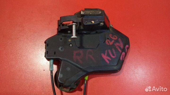 Замок двери задний правый Toyota Hilux Pick Up