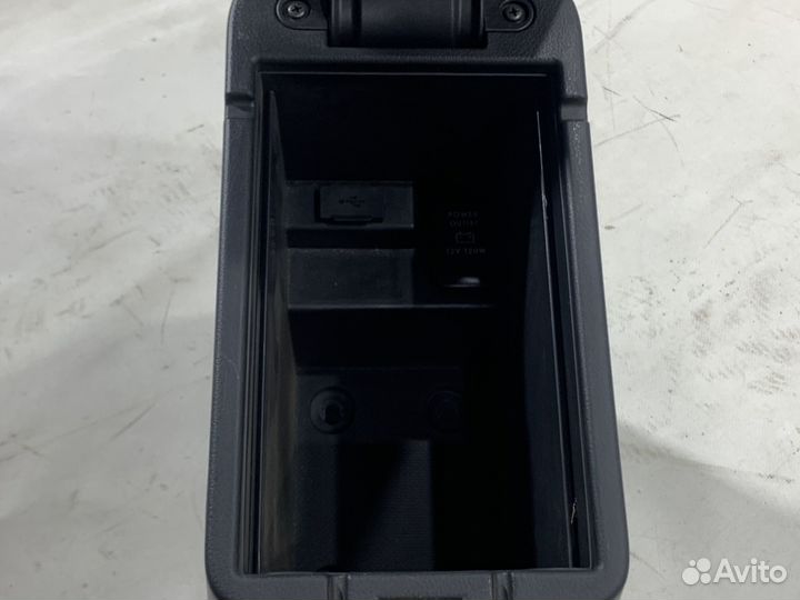 Подлокотник Mitsubishi Outlander 3