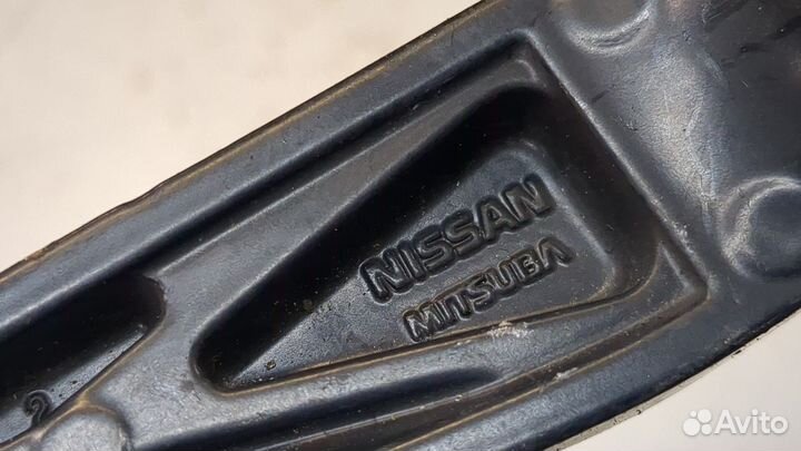 Щеткодержатель левый передний Infiniti Q70