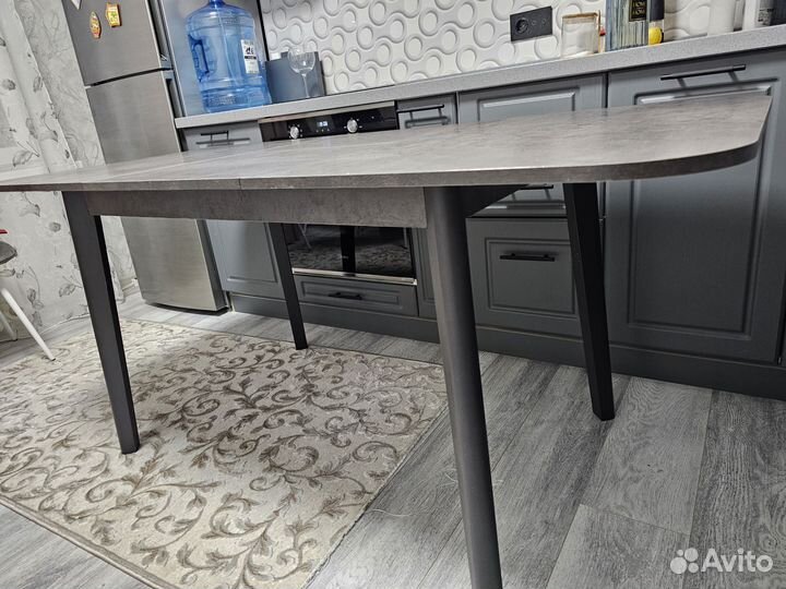 Стол обеденный