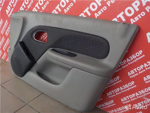 Дверная карта передняя правая Renault Clio 2 LB03