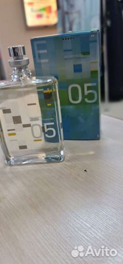 Escentric molecules 05