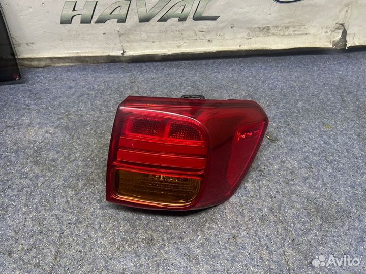 Фонарь задний задний правый Kia Carnival универсал