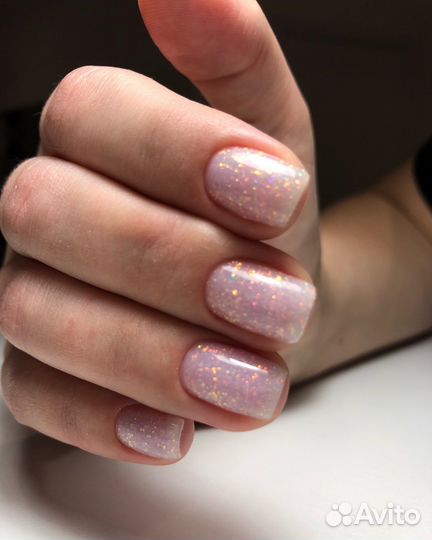 Маникюр, покрытие гель-лак в уютной студии