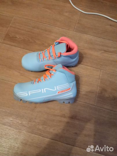 Лыжные ботинки