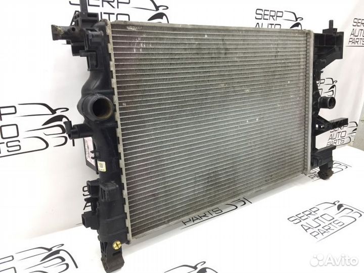 Радиатор двигателя Opel Astra J A16XER 2012