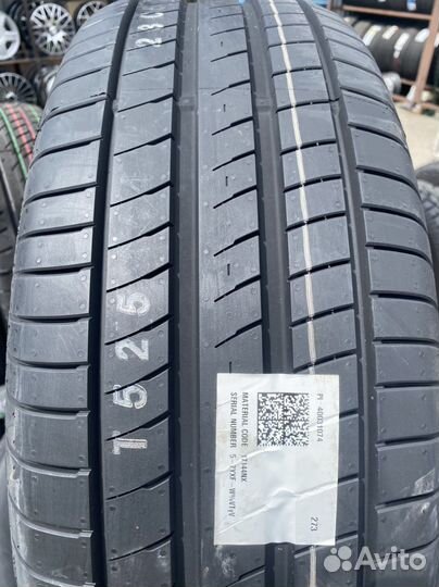 Nexen N'Fera RU5 SUV 215/60 R17 96H