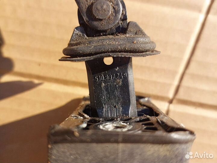 Ограничитель перед. двери Skoda Fabia 2 5J0837249