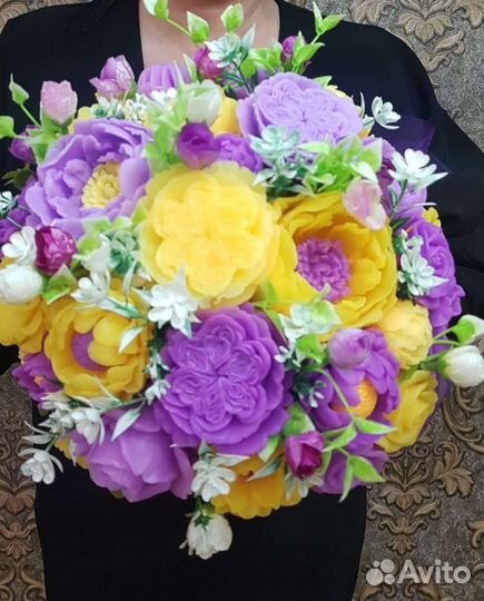 Букет цветов из мыла в шляпной коробке