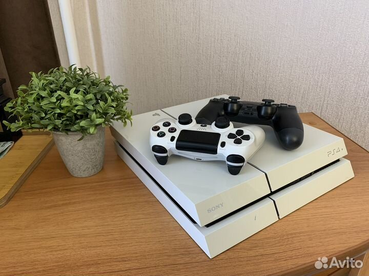 Sony PS4 Fat 500GB Белая Два джойстика