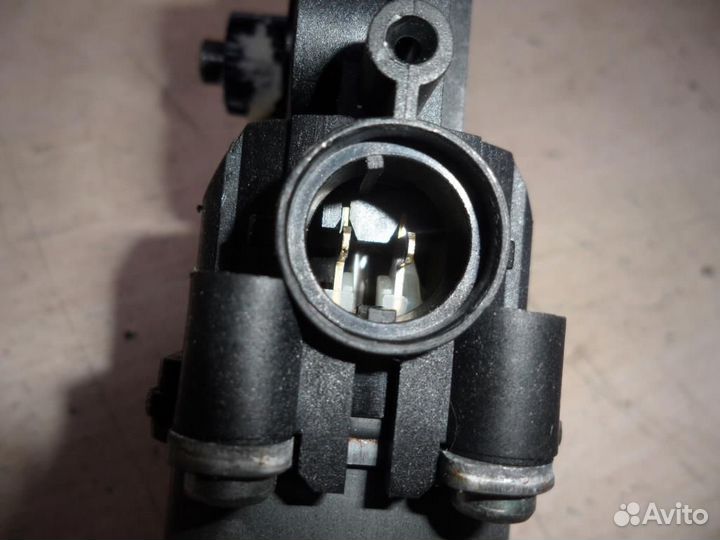 Мотор стеклоподъёмника задний левый Hyundai Santa