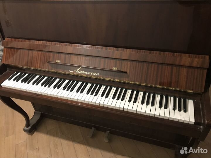 Пианино Ласточка