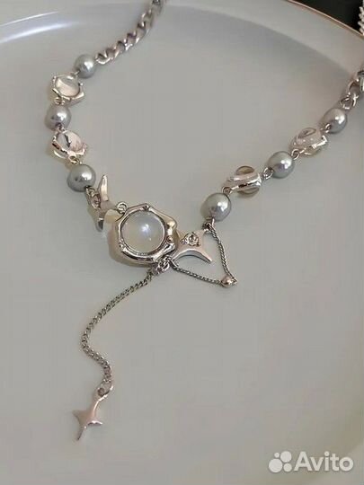 Украшения на шею, кулоны, бусы