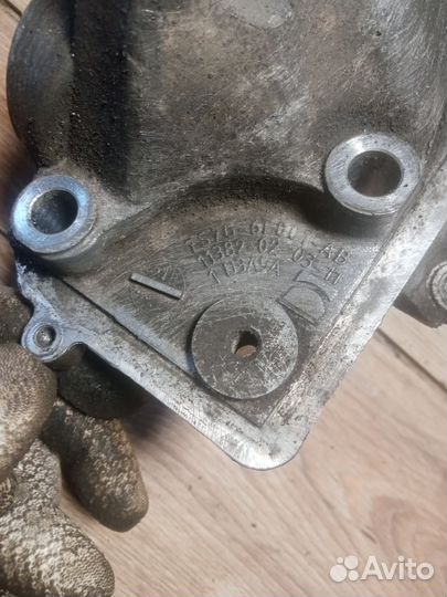 Кронштейн двигателя правый Ford Focus 2 1.6