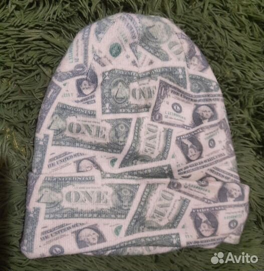 Шапка с долларами H&M