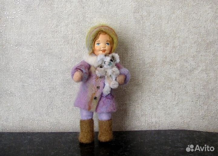 Девочка с собачкой. Валяная игрушка