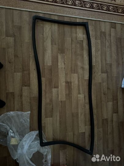 Уплотнитель лобового стекла Nissan patrol