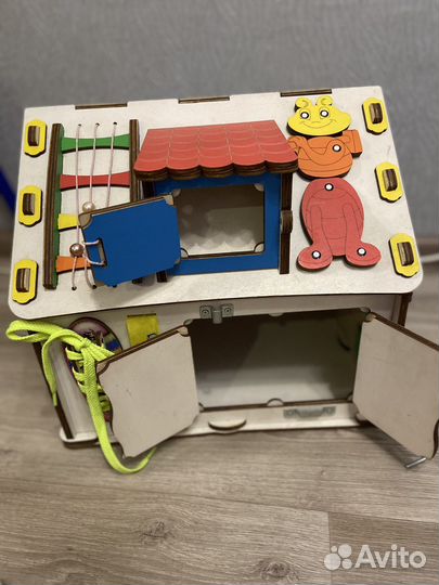 Бизиборд домик