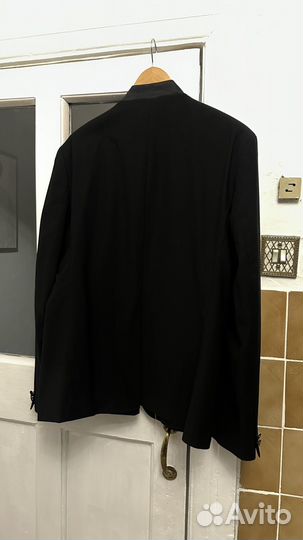 Черный мужской пиджак