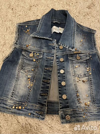 Продам джинсовую жилетку