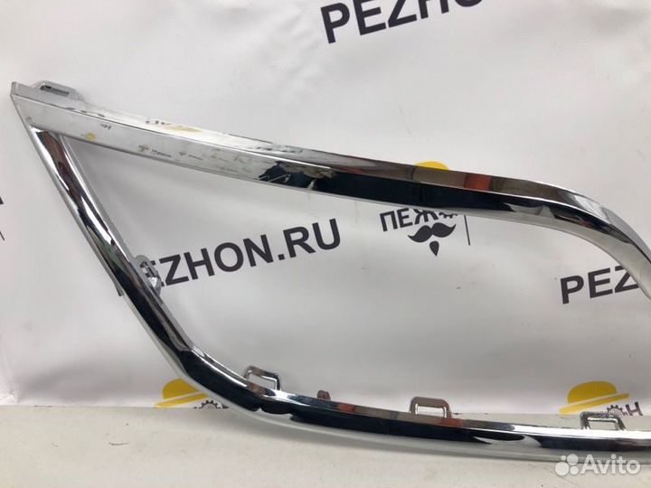 Молдинг решетки радиатора передний Skoda Rapid