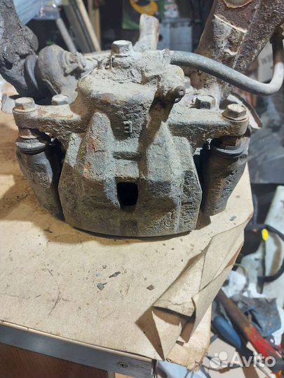 Суппорт передний P, L для Toyota Corolla 150