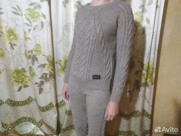 Вязанный костюм