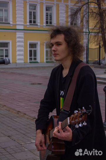 Соло музыкант с гитарой на мероприятия