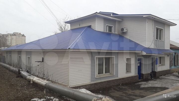 Коммерческое здание с участком, 207 м²