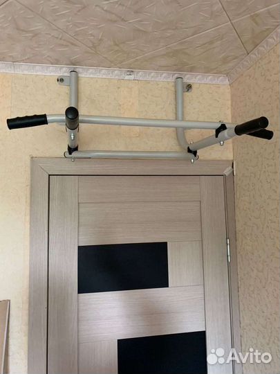 Турник настенный